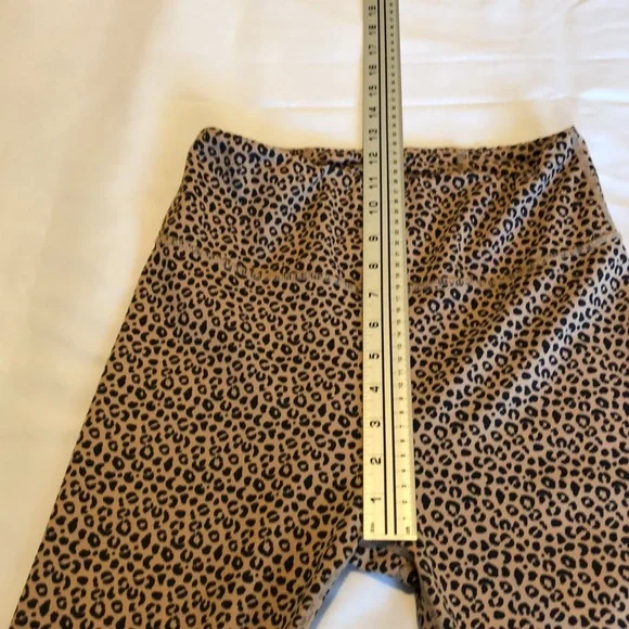 Women’s size medium Allfenix leopard hi waisted leggings - Picture 5 of 10